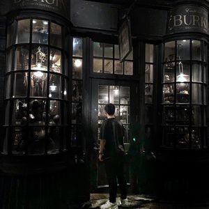 Meet your Posher, Tin